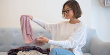 mujer utilizando el Programa oficial de SHEIN.